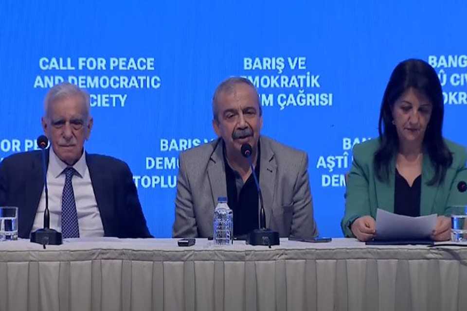 مەرجی ئۆجەلان بۆ چەكدانانی پەكەكە 
