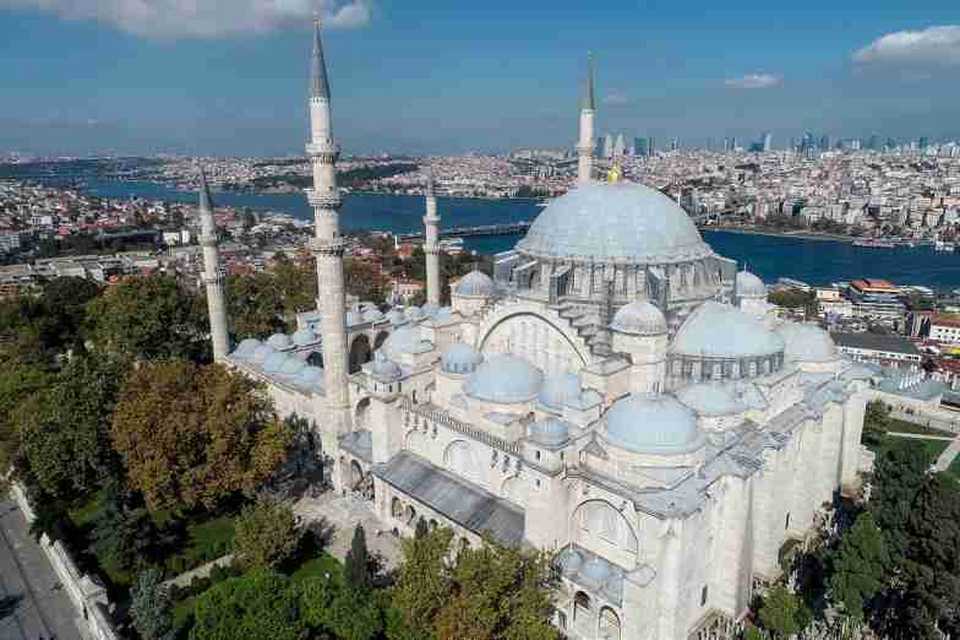 سەرۆکی گەورە شارەوانیی ئیستانبوڵ بە وەرگرتنی بەرتیل تۆمەتبار دەکرێت